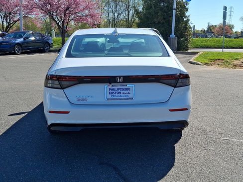 Used 2023 Honda Accord EX image 5
