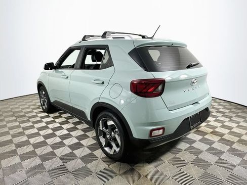 Used 2025 Hyundai Venue Limited FWD image 5