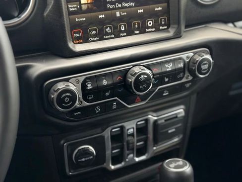 Used 2023 Jeep Wrangler Unlimited Sahara w/ Cold Weather Group AWD/4WD image 20
