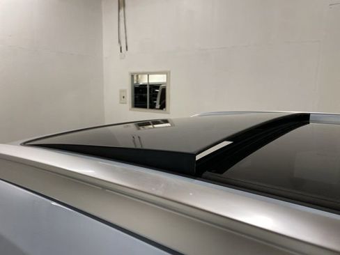 Used 2025 Volvo XC40 B5 Plus image 26