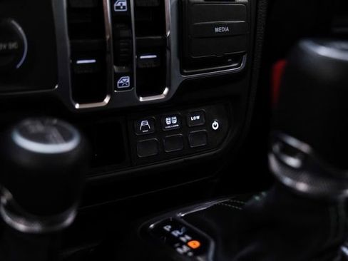 Used 2025 Jeep Gladiator Sport image 62