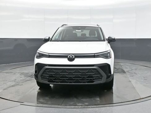 New 2026 Volkswagen Taos SE image 2