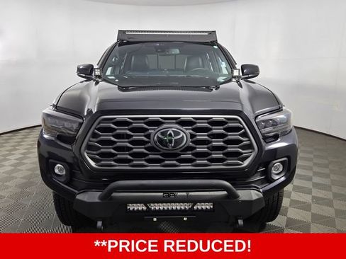 Used 2022 Toyota Tacoma TRD Off-Road w/ TRD Premium Off Road Package AWD/4WD image 2
