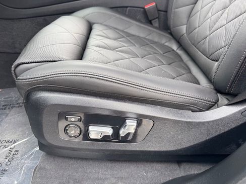 Used 2025 BMW X5 xDrive40i w/ Climate Comfort Package image 17