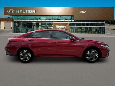 New 2025 Hyundai Elantra SEL image 9