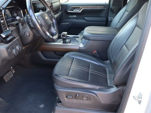 Used 2023 Chevrolet Silverado 1500 High Country w/ Technology Package AWD/4WD image 15
