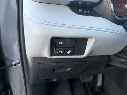 Used 2021 Toyota Highlander Limited image 11