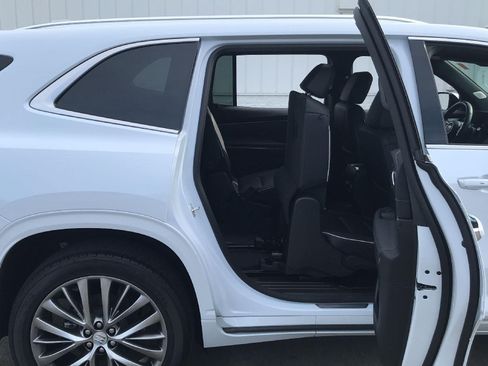 Used 2026 Buick Enclave Avenir w/ Super Cruise Package AWD/4WD image 17