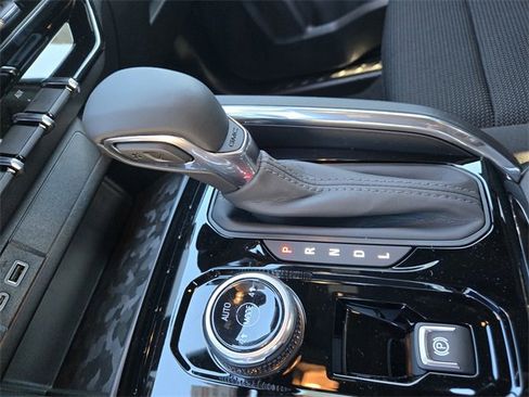 New 2026 GMC Canyon Elevation w/ Convenience Package image 17