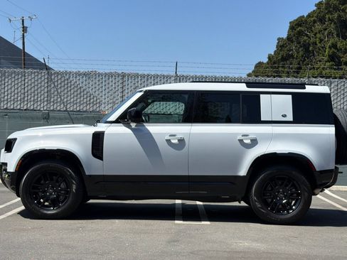 Used 2023 Land Rover Defender 110 X-Dynamic SE AWD/4WD image 2