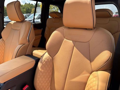 New 2025 Jeep Grand Cherokee Summit image 12