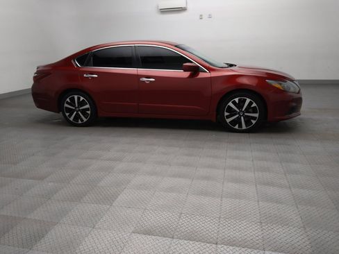 Used 2018 Nissan Altima 2.5 SR FWD image 11