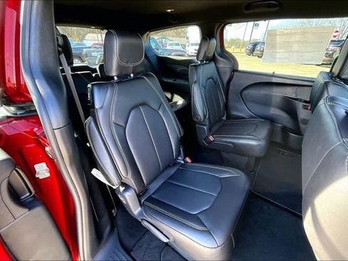 New 2026 Chrysler Pacifica Select image 16