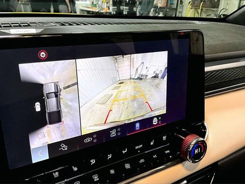 Certified 2024 GMC Canyon AT4X image 25