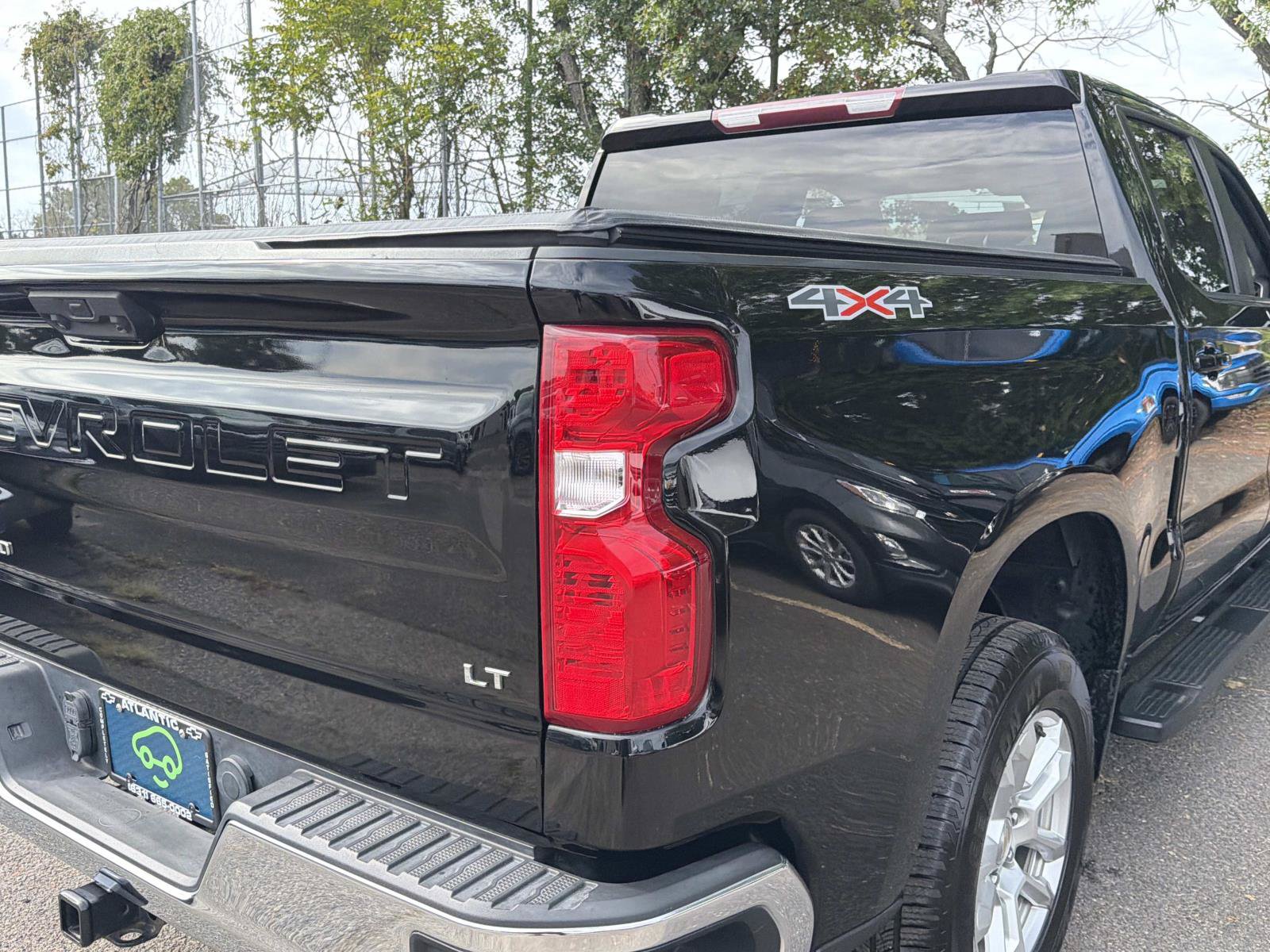 Used 2023 Chevrolet Silverado 1500 LT AWD/4WD image 6