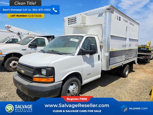Used 2016 Chevrolet Express 4500 RWD image 1