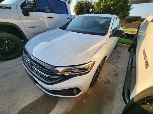 Used 2023 Volkswagen Jetta Sport FWD image 3