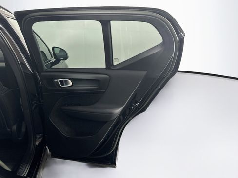 Used 2023 Volvo XC40 B4 Ultimate FWD image 32