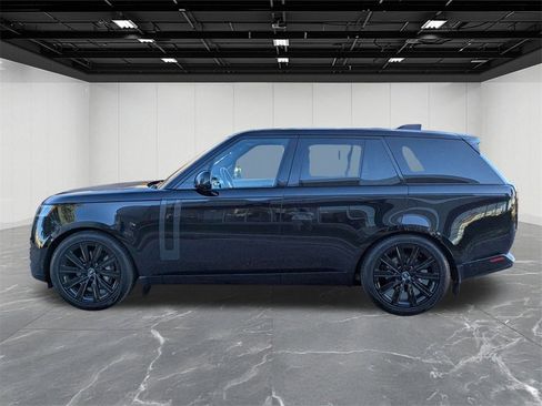 Used 2023 Land Rover Range Rover SE image 2