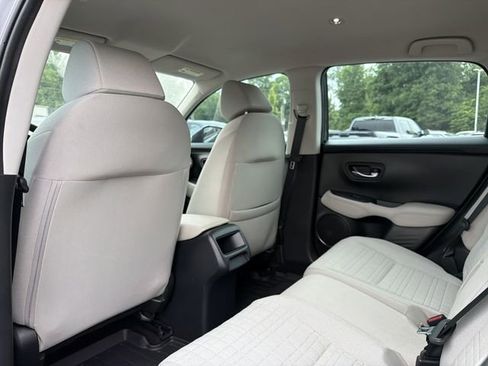 Used 2023 Honda HR-V LX image 12