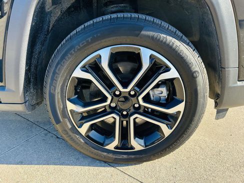 Used 2023 Jeep Compass Limited image 38