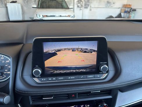 Used 2025 Nissan Rogue SV FWD image 25