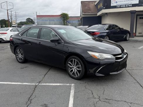 Used 2017 Toyota Camry XSE w/ Moonroof Package FWD image 11