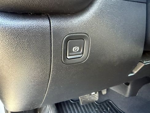 Used 2019 Chevrolet Silverado 1500 Custom w/ Custom Value Package image 23