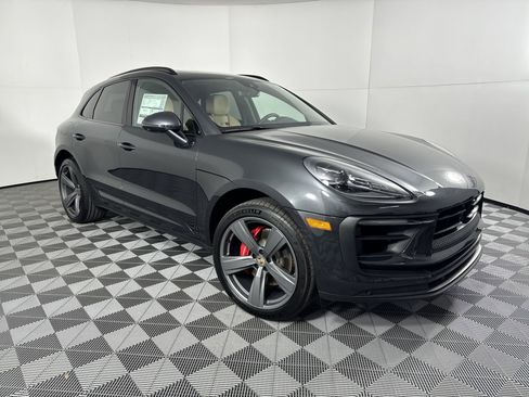 Certified 2025 Porsche Macan S image 9
