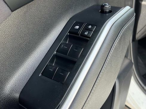 Used 2023 Toyota Highlander LE FWD image 29