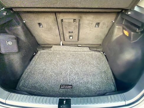 Used 2023 Volkswagen Taos SE w/ Panoramic Sunroof Package FWD image 12