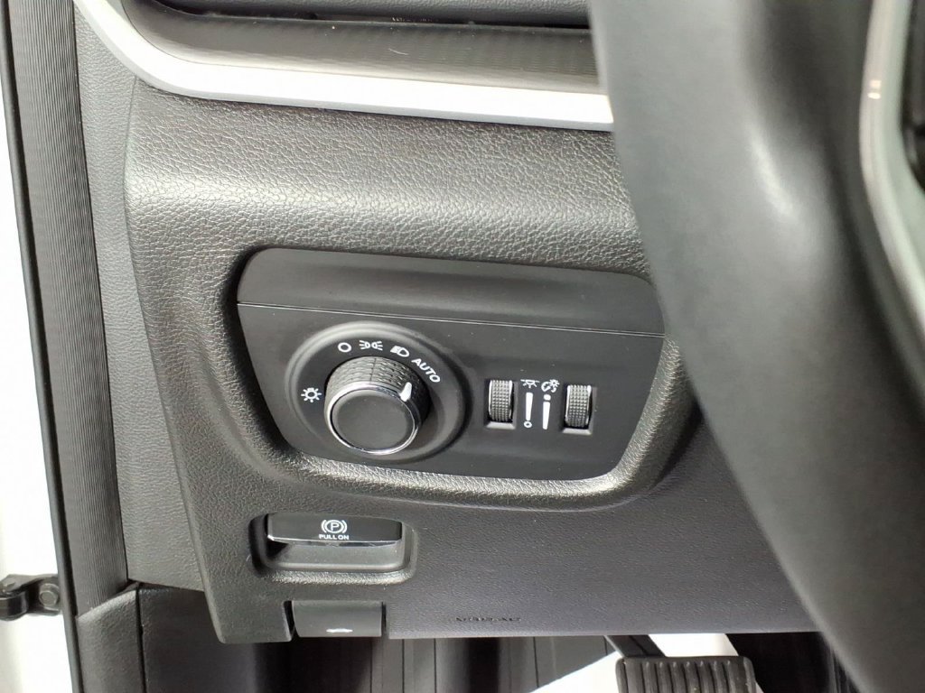 Used 2023 Jeep Grand Cherokee L Laredo AWD/4WD image 15