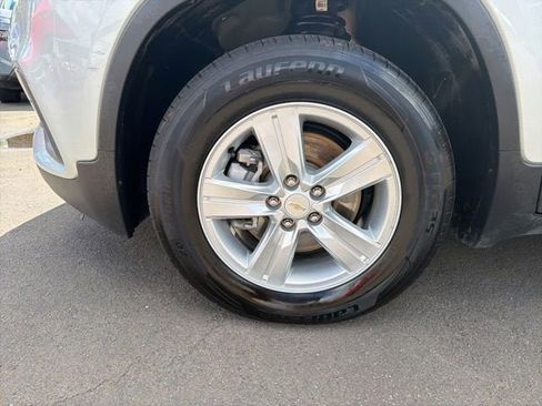 Used 2022 Chevrolet Trax LT w/ Driver Confidence Package AWD/4WD image 30