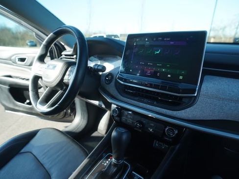 Used 2022 Jeep Compass Latitude image 31