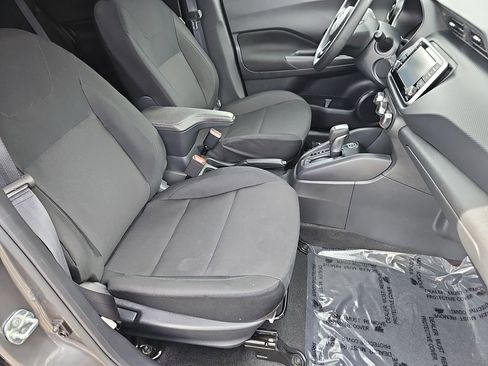 Used 2025 Nissan Kicks Play S image 12