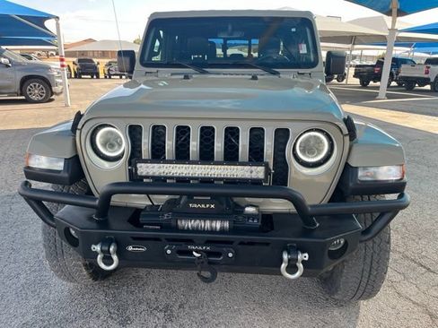 Used 2020 Jeep Gladiator Overland AWD/4WD image 2
