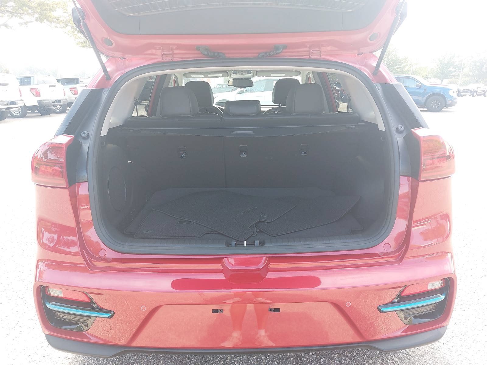 Used 2022 Kia Niro EX Premium w/ Cold Weather Package FWD image 12