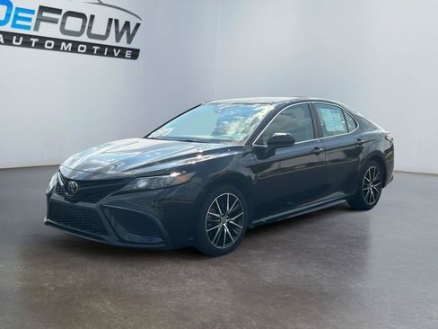 Used 2021 Toyota Camry SE FWD image 7