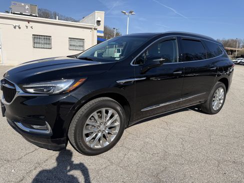 Used 2020 Buick Enclave Essence image 3