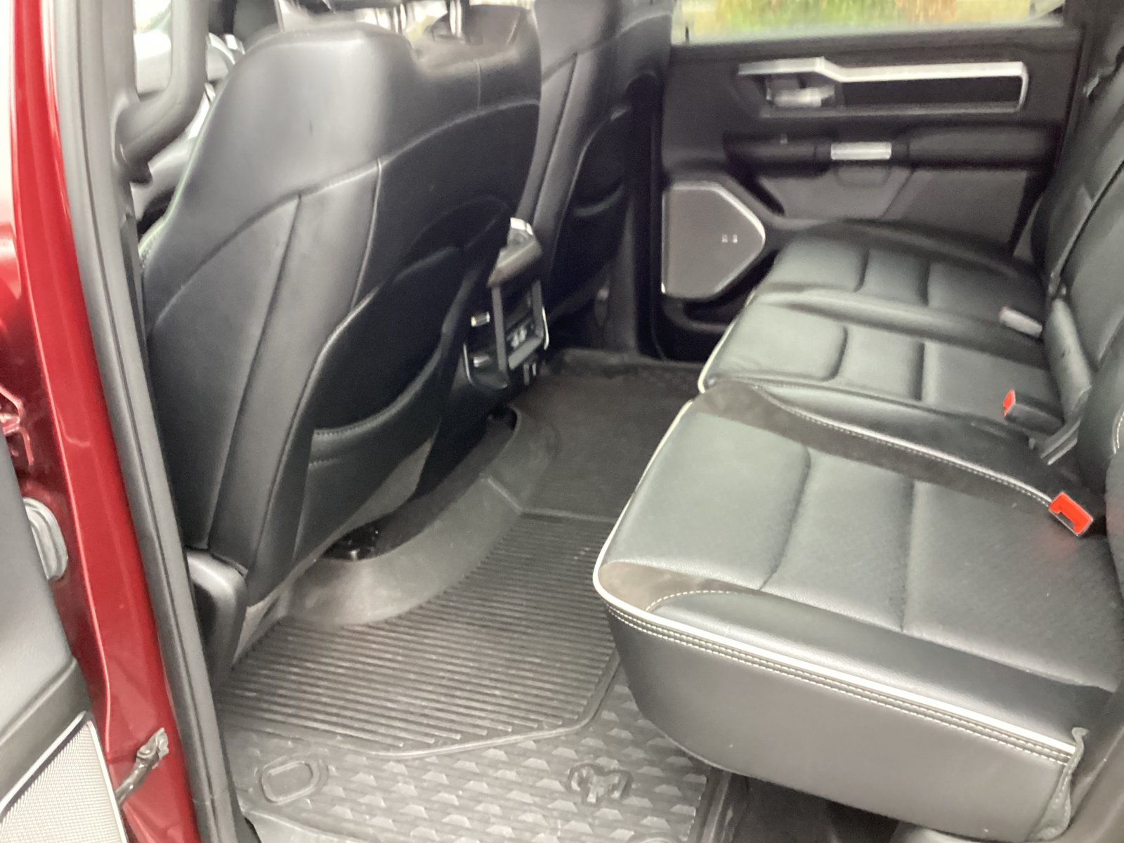 Used 2025 RAM 1500 Laramie AWD/4WD image 12