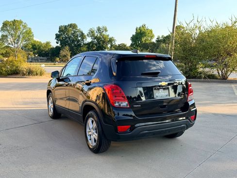 Used 2021 Chevrolet Trax LS w/ Tint and Cruise Package FWD image 3