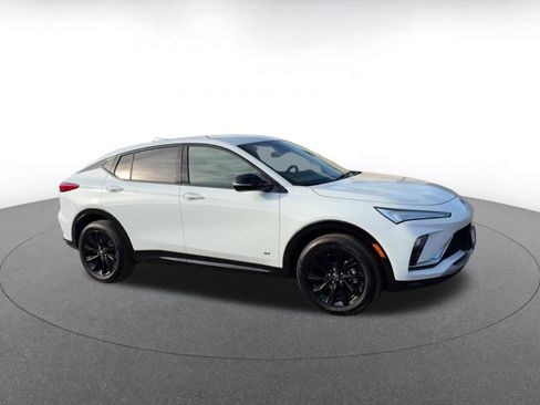 Used 2025 Buick Envista Sport Touring image 2