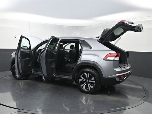 Used 2024 Volkswagen Atlas Cross Sport SE image 36