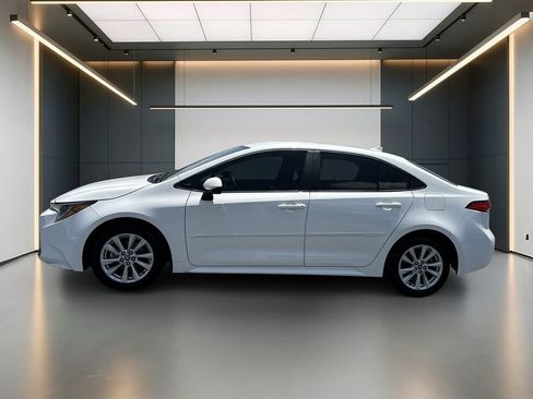 Used 2024 Toyota Corolla LE FWD image 2