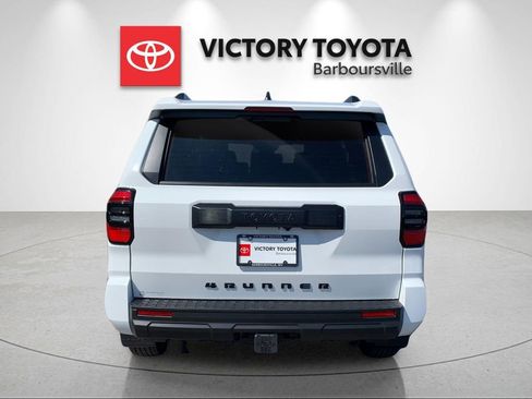 New 2026 Toyota 4Runner SR5 AWD/4WD image 4