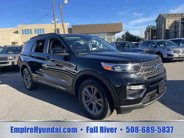Used 2023 Ford Explorer XLT w/ Equipment Group 202A AWD/4WD image 2