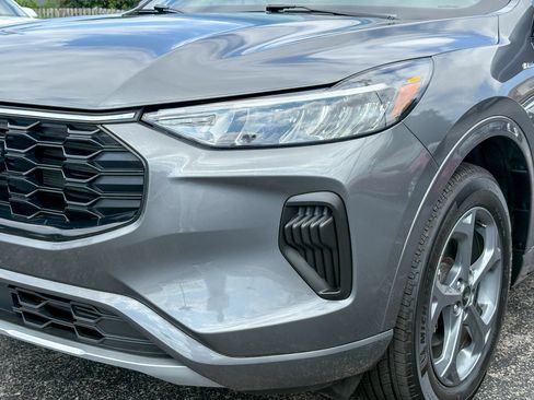 Used 2023 Ford Escape ST-Line w/ Tech Pack #1 AWD/4WD image 7