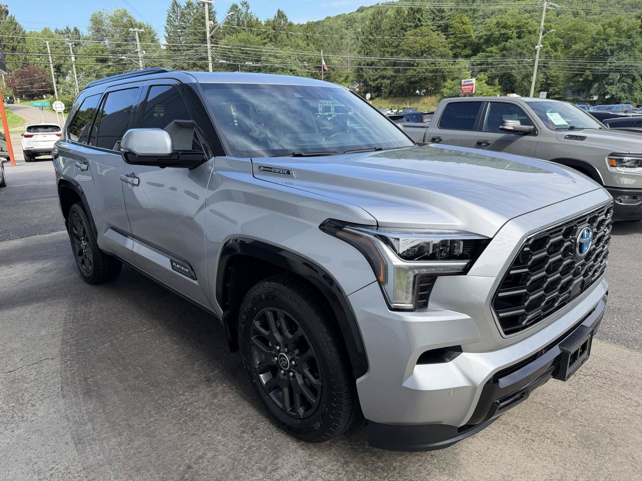 Used 2023 Toyota Sequoia Platinum AWD/4WD image 3