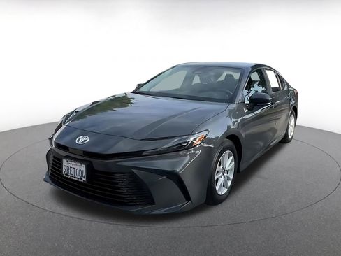 Used 2025 Toyota Camry LE image 7