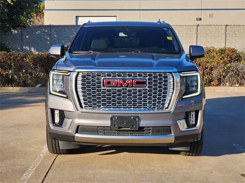 Used 2022 GMC Yukon XL Denali image 2